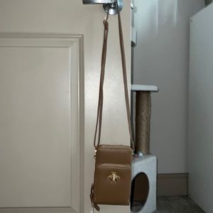 CUTE BROWN CAMERA STYLE BAG WITH GOLD BEE EMBLEM